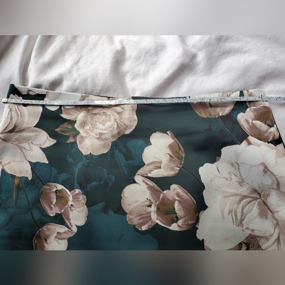 RW & Co. Satin Skirt Sz 6 - Picture 5 of 6